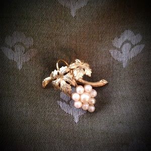 Vintage Gold-Filled synthetic Pearl Brooch